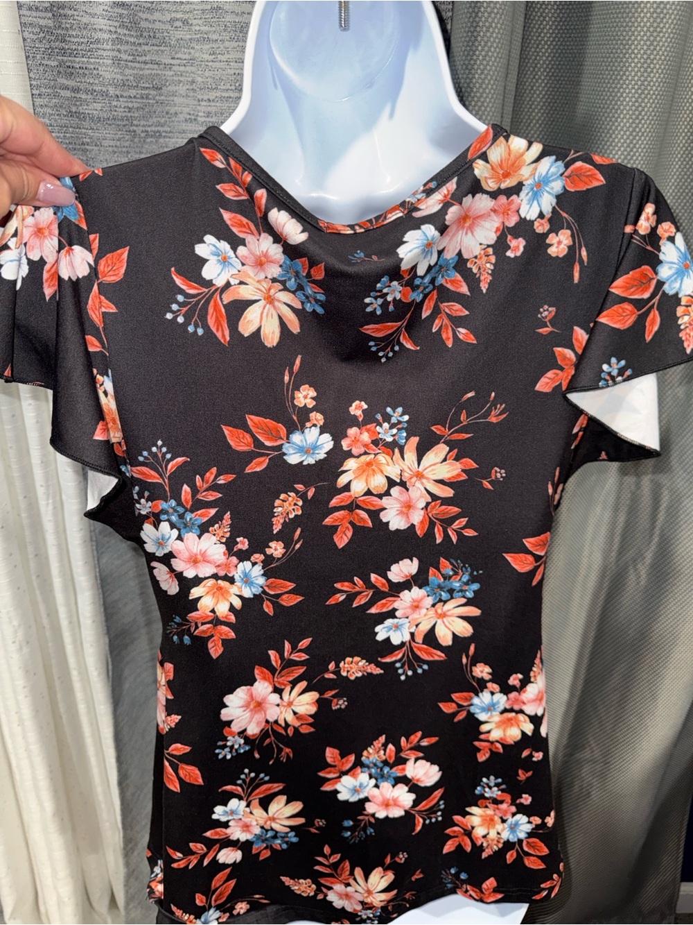Ekouaer- Black Floral Surplice Peplum Top
Size Small - Picture 11 of 13